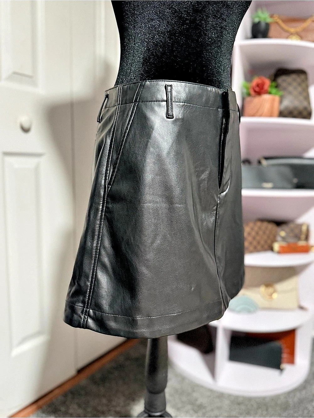GAP Black Mini Skirt Waist 29 Like New - Picture 4 of 6